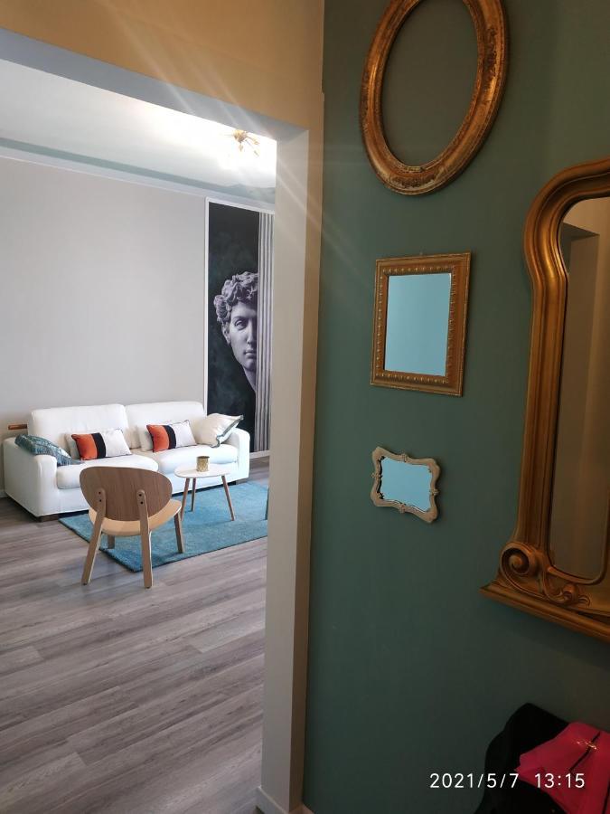 Aurora Flowers - Two Rooms And Free Parking Near Center And Train Station Modène Extérieur photo