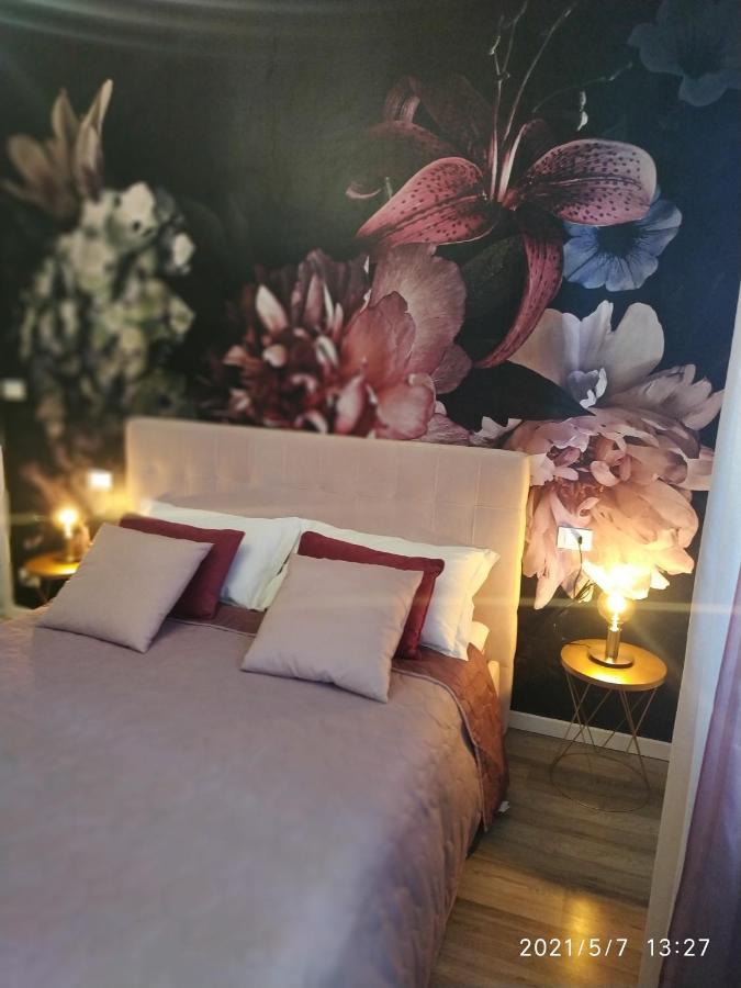 Aurora Flowers - Two Rooms And Free Parking Near Center And Train Station Modène Extérieur photo