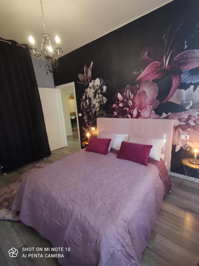 Aurora Flowers - Two Rooms And Free Parking Near Center And Train Station Modène Extérieur photo