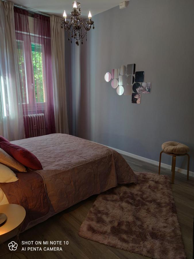 Aurora Flowers - Two Rooms And Free Parking Near Center And Train Station Modène Extérieur photo